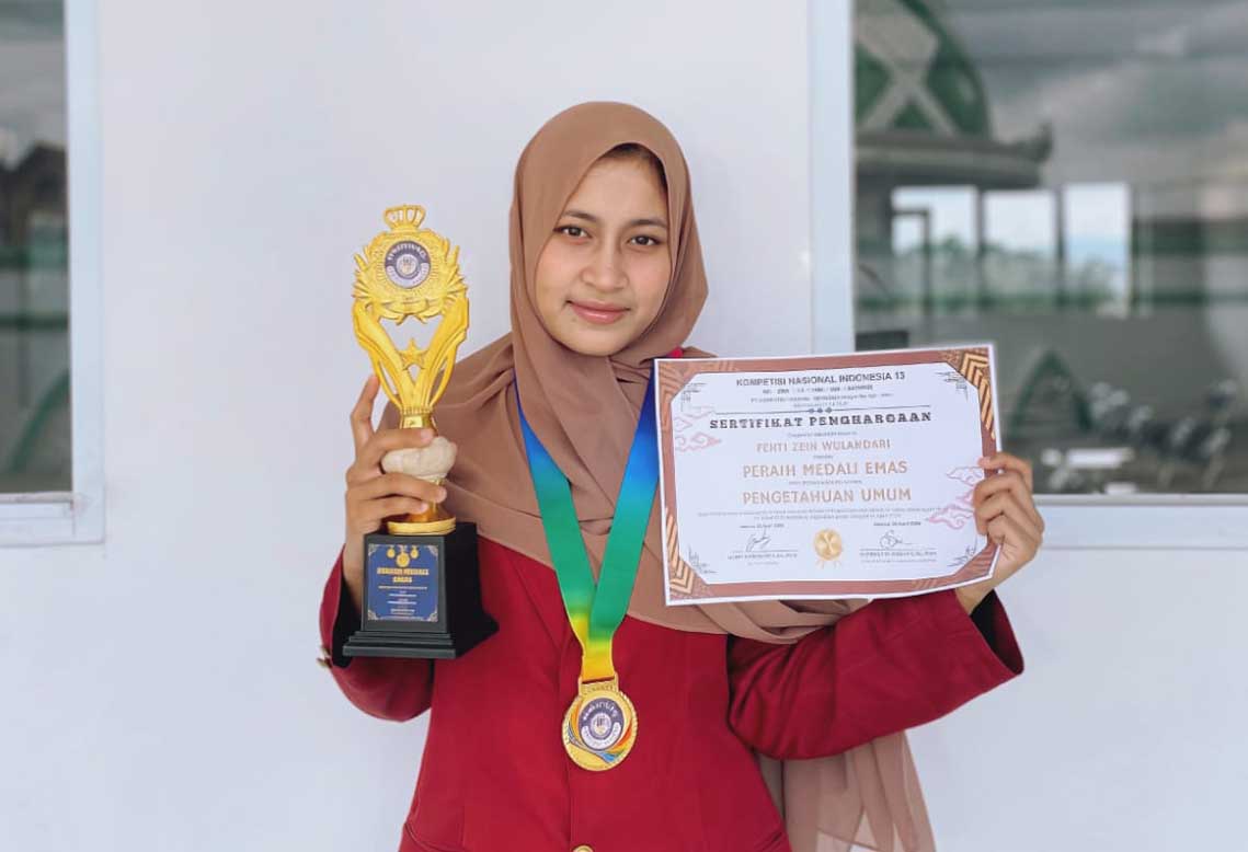 Fenti Zein Wulandari, Mahasiswi FKIP UM Sumatera Barat Sabet Medali Emas Kompetisi Nasional Indonesia 13